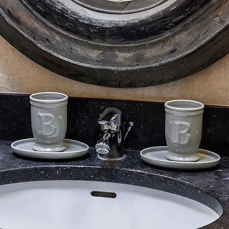 Manoir Sainte Victoire Bed & Breakfast