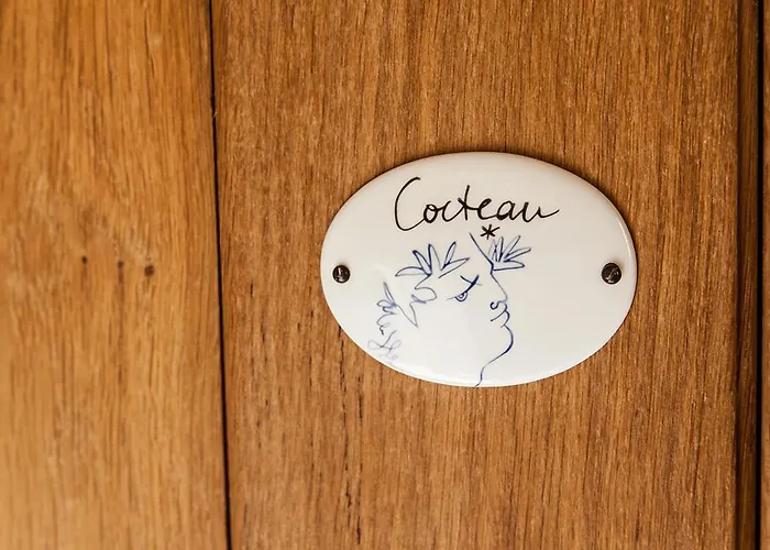 Manoir Sainte Victoire Bed and Breakfast 3*