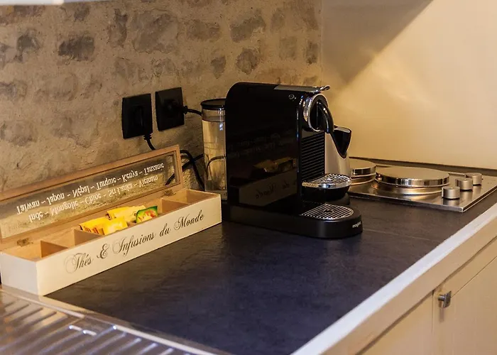 Manoir Sainte Victoire Bed and Breakfast 3*