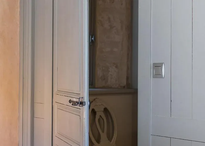 Manoir Sainte Victoire Bed and Breakfast 3*