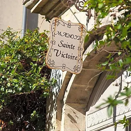 Manoir Sainte Victoire Couette-café 3*