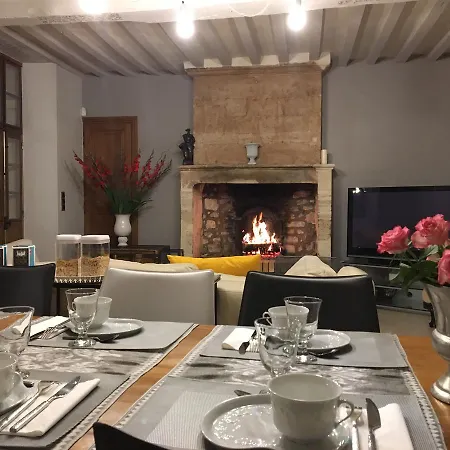 Manoir Sainte Victoire לינה וארוחת בוקר 3*