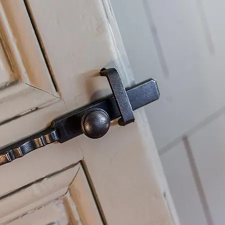 לינה וארוחת בוקר Manoir Sainte Victoire 3*