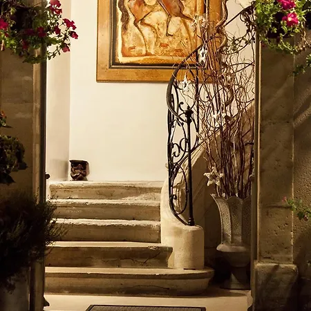 לינה וארוחת בוקר Manoir Sainte Victoire 3*