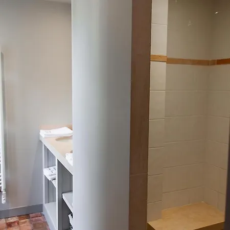 לינה וארוחת בוקר Manoir Sainte Victoire 3*