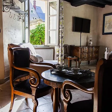 לינה וארוחת בוקר Manoir Sainte Victoire 3*