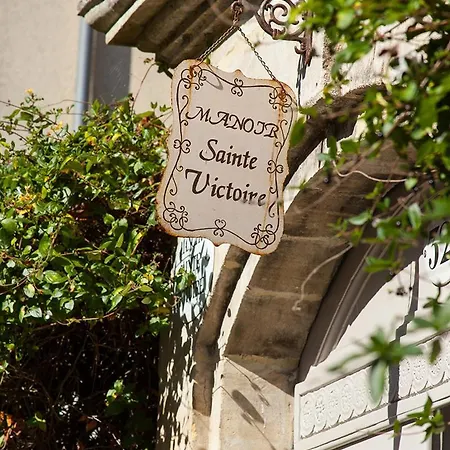 לינה וארוחת בוקר Manoir Sainte Victoire 3*